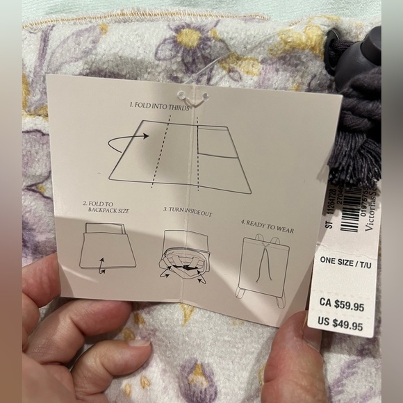 New NWT VS Victoria Secret 2 in 1 towel bag backpack floral - Picture 7 of 8